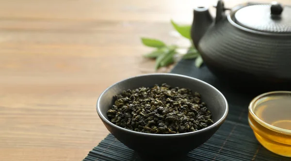 Bowl Dry Tea Leaves Teapot Honey Table Closeup — 스톡 사진