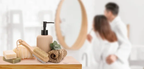 Set Bathing Supplies Table Bathroom Couple Brushing Teeth Mirror — Foto de Stock