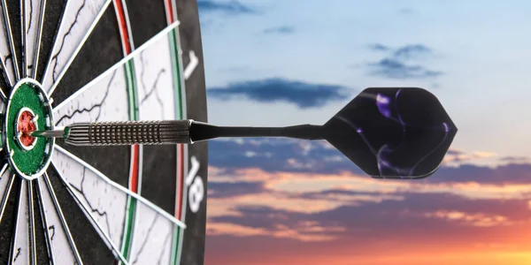 Dartboard Hit Bullseye Sky Closeup — Stockfoto