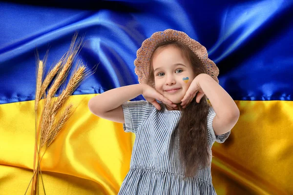 Милая Девушка Национальным Флагом Украины Пшеничными Ушами — стоковое фото