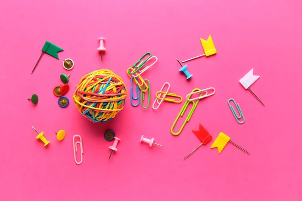 Composition Ball Colorful Rubber Bands Paper Clips Pins Pink Background — 스톡 사진