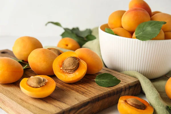 Wooden Board Ripe Apricots Light Background Closeup — Photo