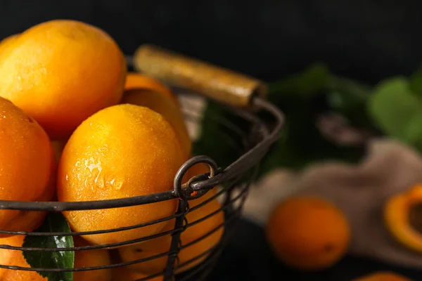 Basket Ripe Apricots Dark Background Closeup — 스톡 사진