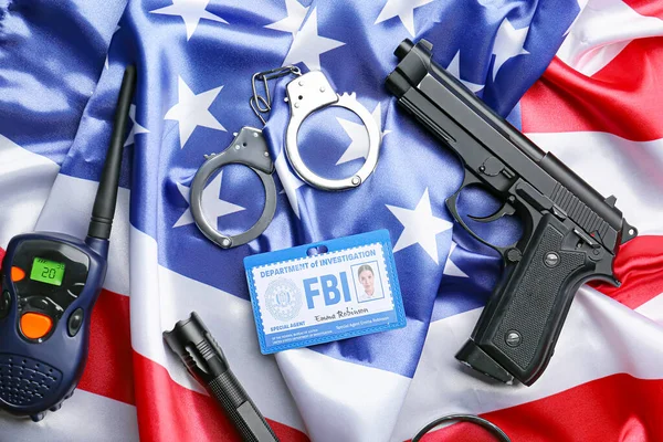 Document Fbi Agent Gun Handcuffs Portable Radio Transmitter Flag Usa — ストック写真