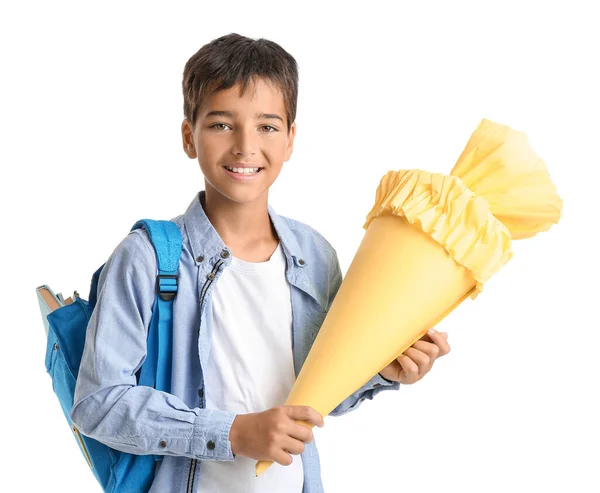 Маленький Хлопчик Жовтим Шкільним Конусом Білому Тлі — стокове фото