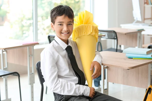 Little Boy Yellow School Cone Classroom — Foto Stock