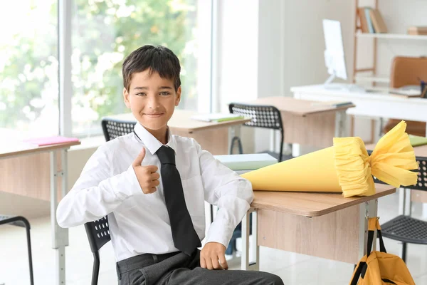 Little Boy Yellow School Cone Showing Thumb Classroom — Stock Photo, Image