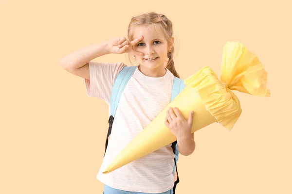 Cute Little Girl Yellow School Cone Showing Victory Gesture Beige — Zdjęcie stockowe