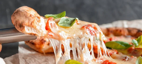Spatula Slice Delicious Pizza Margarita Closeup — Stock Photo, Image