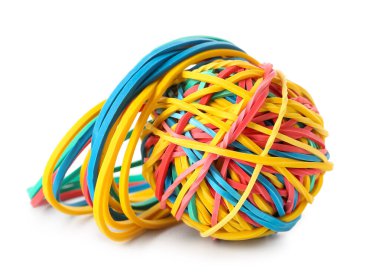 Beyaz arka plan üzerinde renkli lastik topu