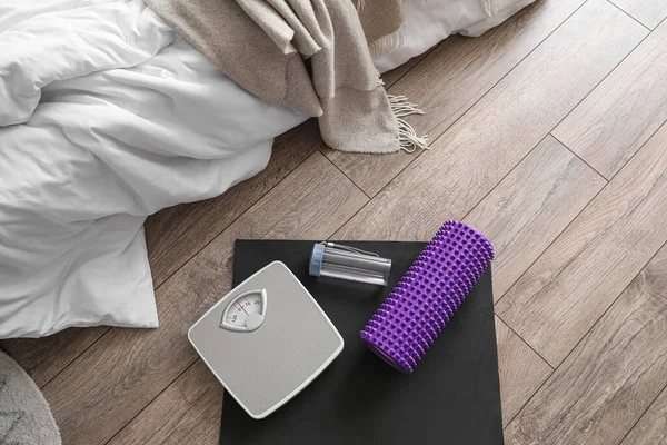 Foam Roller Bottle Water Scales Mat Bedroom — Foto Stock