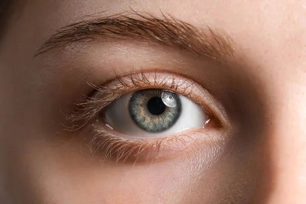 Junge Frau Mit Schönen Augen Nahaufnahme — Stockfoto