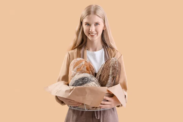 Young Woman Holding Basket Fresh Bread Beige Background — Zdjęcie stockowe