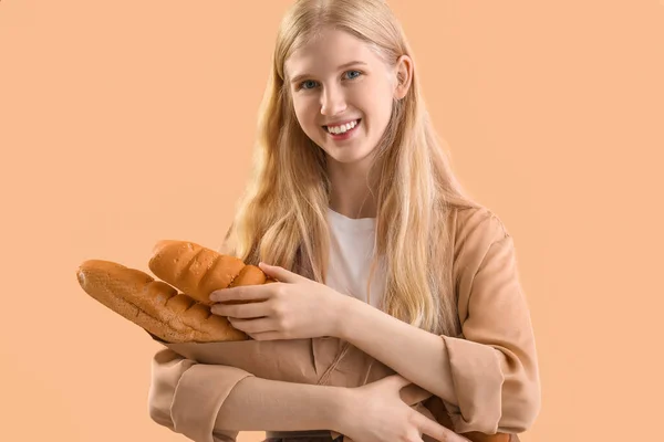 Young Woman Holding Parchment Paper Fresh Bread Beige Background — Zdjęcie stockowe