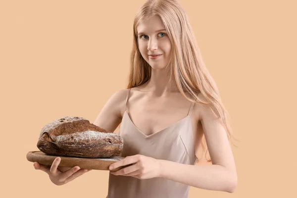 Young Woman Holding Board Fresh Bread Beige Background — Stock Photo, Image