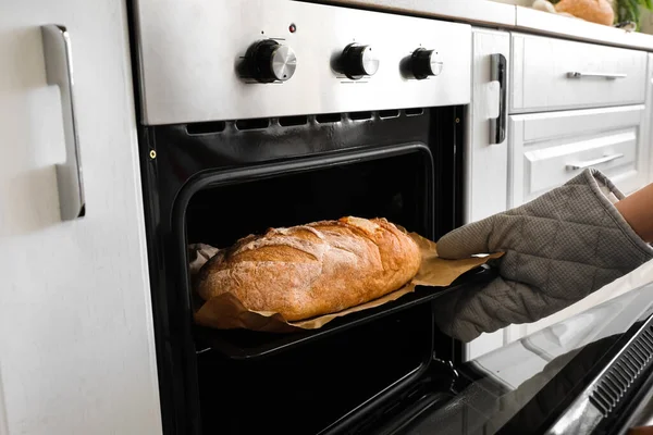 Woman Taking Baking Sheet Bread Oven Kitchen Closeup — Stock fotografie