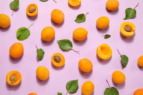 Many Ripe Apricots Leaves Pink Background — Stock Photo, Image