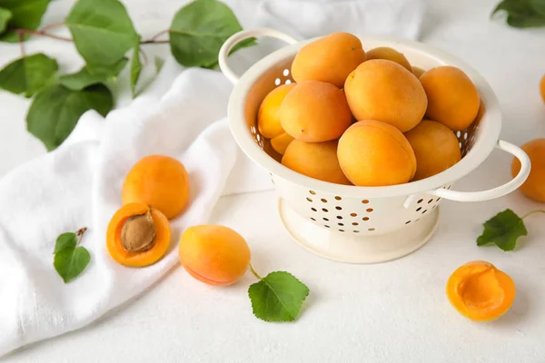 Colander Ripe Apricots Light Background — Stockfoto