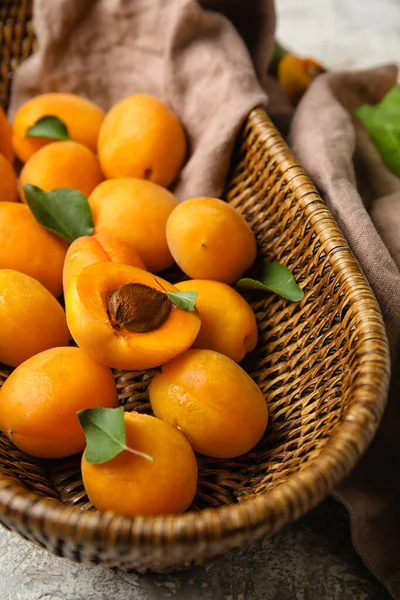 Basket Ripe Apricots Closeup — Zdjęcie stockowe