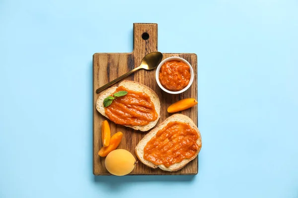 Wooden Board Tasty Sandwiches Apricot Jam Color Background — Stock Photo, Image