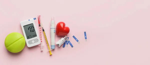 Composition Glucometer Syringer Lancet Pen Heart Light Pink Background Space —  Fotos de Stock