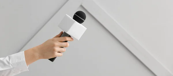 Journalist Hand Microphone Grey Background — Stock Photo, Image