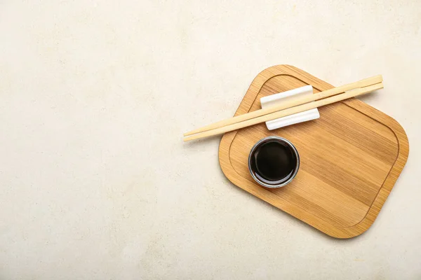 Bowl Soy Sauce Chopsticks Wooden Board White Background — Stock Photo, Image