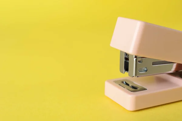 Pink Stapler Yellow Background Closeup — Stockfoto