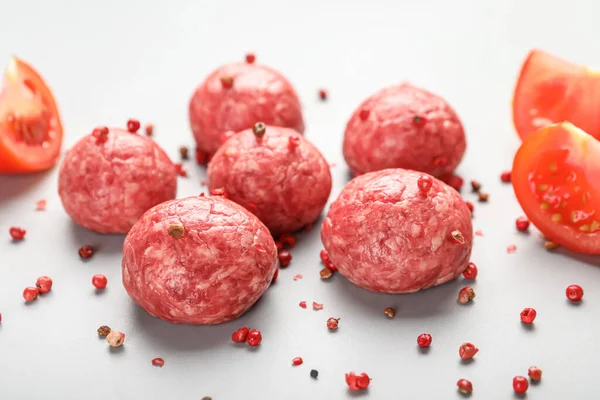 Raw Meat Balls Peppercorns Tomato Slices Light Background — Stock Photo, Image