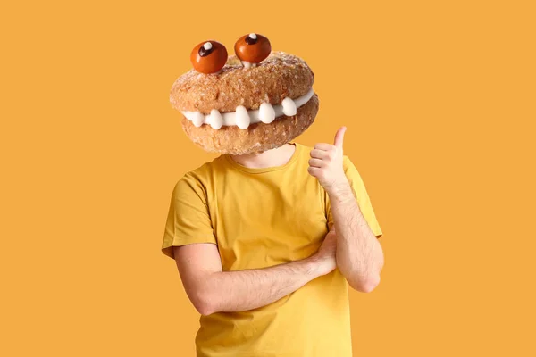 Man Funny Monster Cookie Instead His Head Orange Background Halloween — Stockfoto