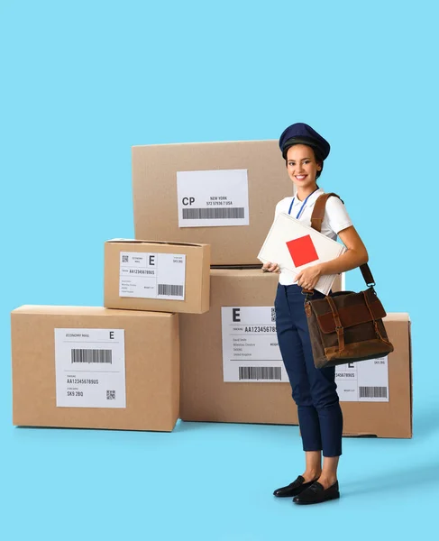 Postwoman Big Parcels Light Blue Background — Stock Photo, Image