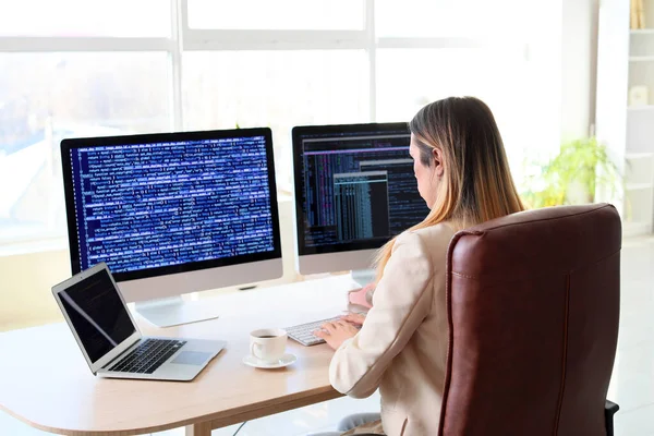 Transgender Programmer Working Office — Stockfoto