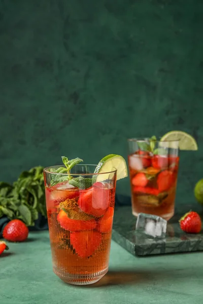 Glass Strawberry Lemonade Green Background Closeup — Zdjęcie stockowe