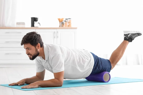 Young Man Training Foam Roller Kitchen — Stock Photo, Image