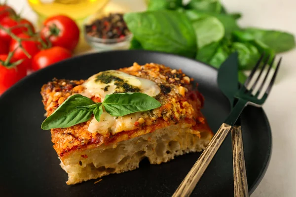 Plate Tasty Italian Pie Mozzarella Pesto Sauce Closeup — Stock Photo, Image