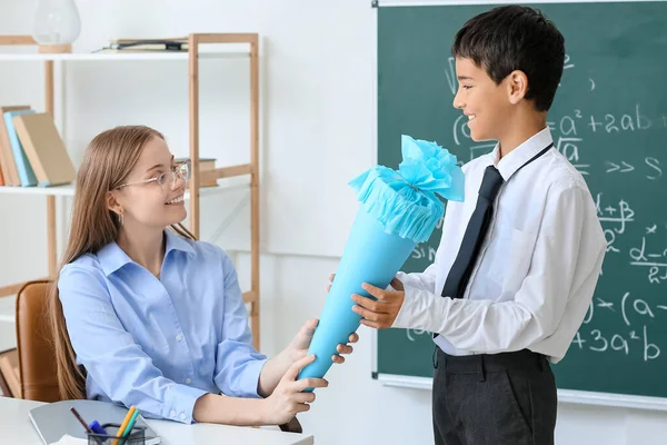 Teacher Greeting Little Boy School Cone Classroom — Foto de Stock