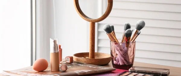 Makeup Brushes Cosmetic Products Mirror Table Room — Stockfoto