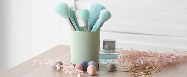 Holder Makeup Brushes Sponges Decor Table Room — Stock Photo, Image