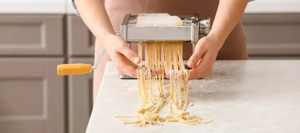 Woman Making Pasta Machine Kitchen Closeup — Stockfoto