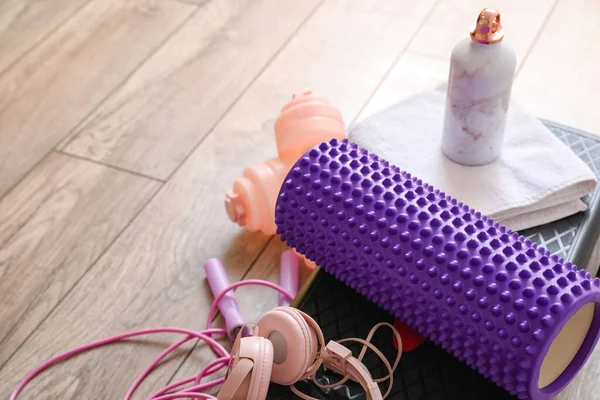 Sports Equipment Foam Roller Headphones Bottle Wooden Floor Closeup — ストック写真