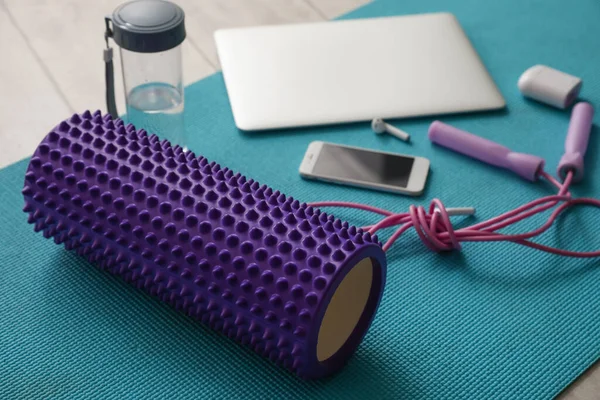 Foam Roller Skipping Rope Bottle Water Devices Mat Room — Foto Stock