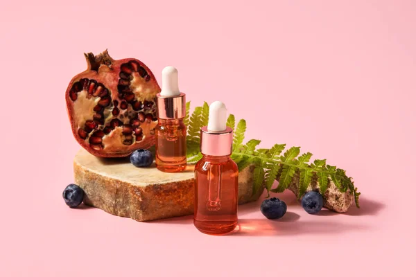 Composition Bottles Essential Oil Blueberry Pomegranate Pink Background — Stock fotografie