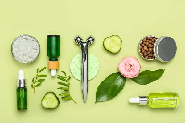 Facial Massage Tool Cosmetic Dropper Bottle Components Green Background — Fotografia de Stock