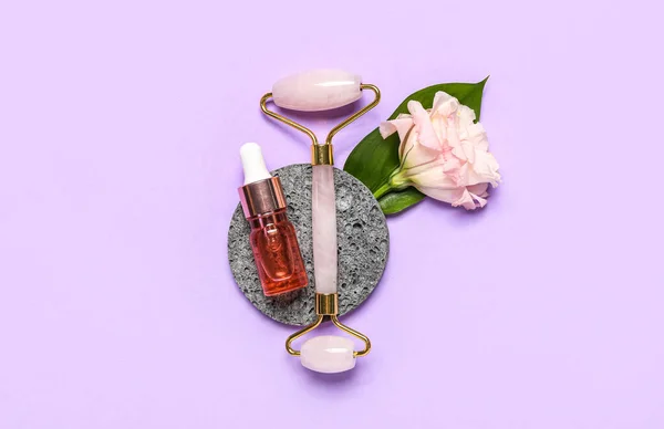 Facial Massage Tool Cosmetic Dropper Bottle Sponge Flower Leaf Lilac — Stock fotografie