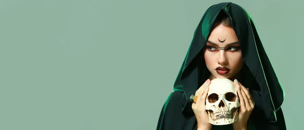 Young Witch Skull Green Background Space Text — Fotografia de Stock