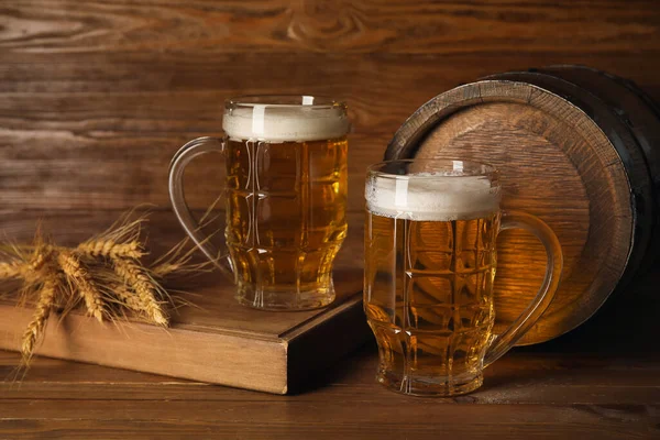 Mugs Fresh Beer Spikelets Barrel Wooden Background Oktoberfest Celebration — 스톡 사진
