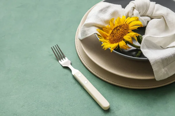 Dinnerware Sunflower Plate Green Table — Stock Photo, Image
