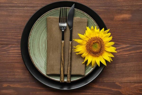 Table Setting Stylish Cutlery Sunflower Wooden Background — Stock Photo, Image