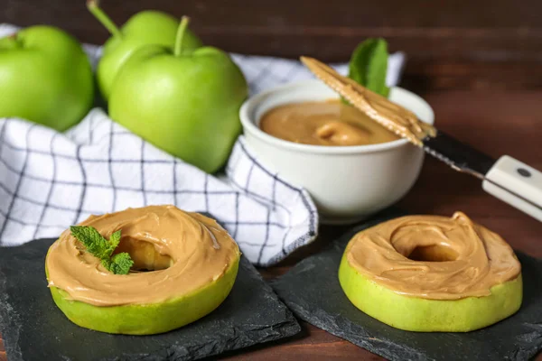 Tasty Apple Rounds Nut Butter Wooden Table Closeup — Stock Photo, Image