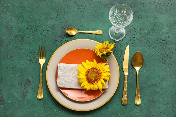 Elegant Table Setting Sunflower Green Background — Stock Photo, Image